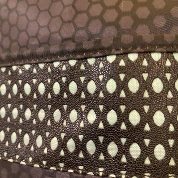 Gym or Diaper Bag with hook for hanging & drawstring bag included! SIZE OS - Picture 5 of 12